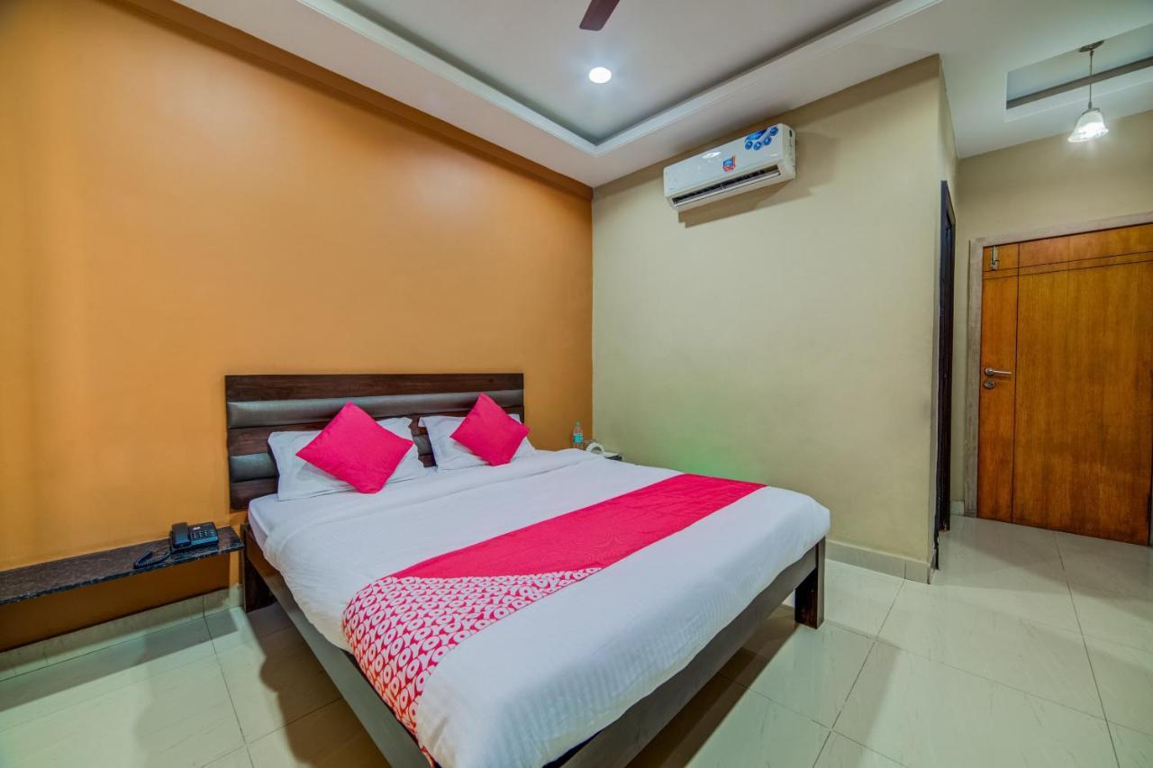 Oyo 18431 Hotel Celestee Grand Hyderabad Exterior photo