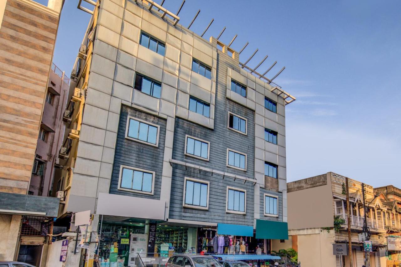 Oyo 18431 Hotel Celestee Grand Hyderabad Exterior photo